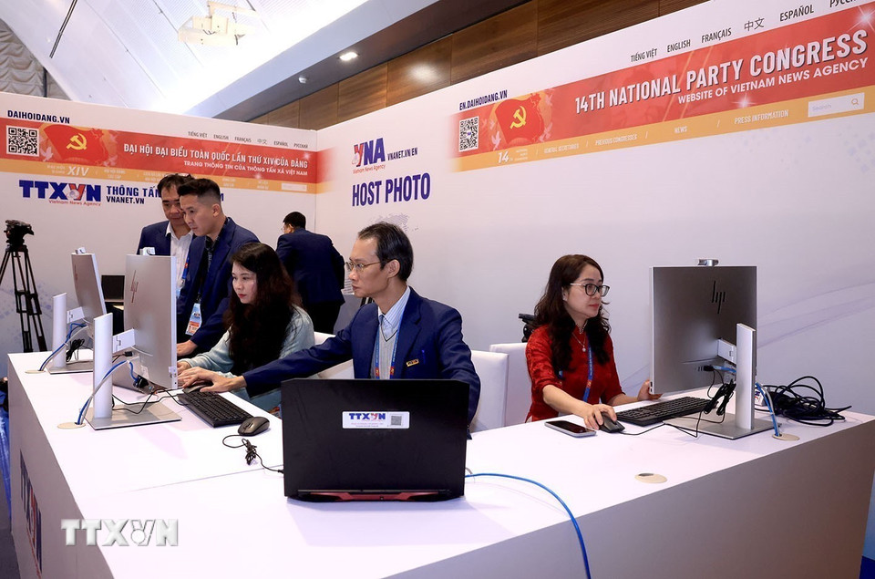 Kh&ocirc;ng gian l&agrave;m việc hiện đại d&agrave;nh cho c&aacute;c ph&oacute;ng vi&ecirc;n v&agrave; bi&ecirc;n tập vi&ecirc;n.